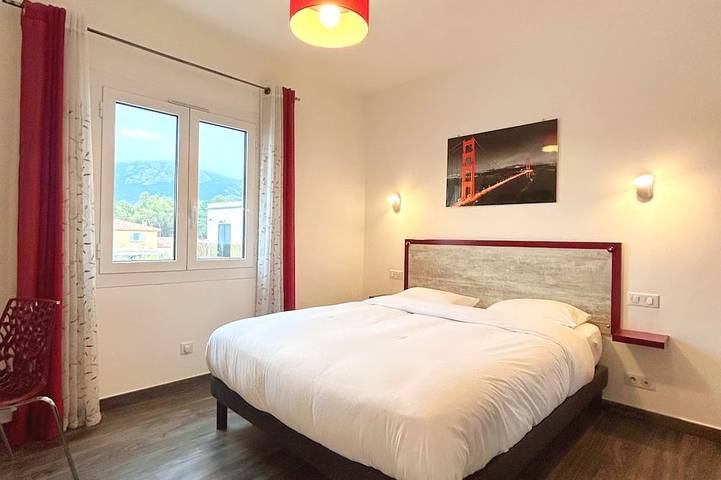 Ganze Wohnung, Calvi moderne neue Wohnung Wifi 3 Schlafzimmer, 4 bis 6 Personen 10mm Strand, Blick auf die Berge in Calvi, Calvi und Umgebung