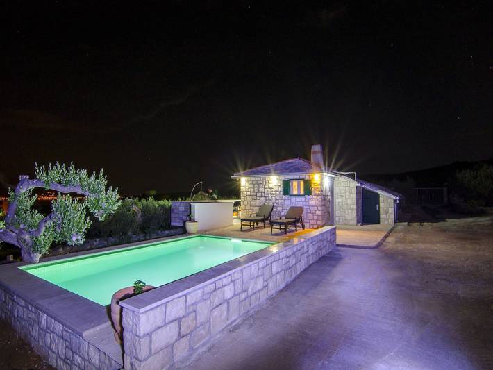 Holiday Home Bliss - Holiday Home with Outdoor Pool and Sea View (St) in Supetar, Brac