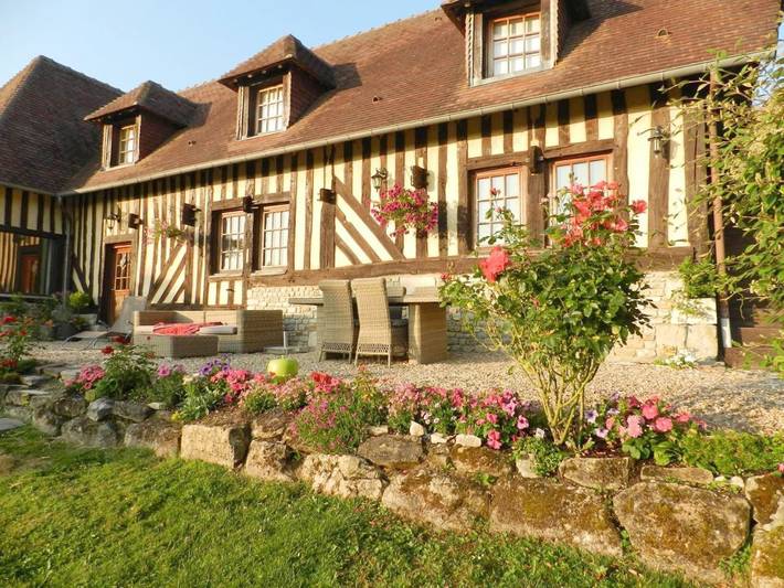 Chambre d’hôte pour 2 personnes, avec Balcon et Terrasse ainsi que Jardin et Vue à Beuvron-en-Auge
