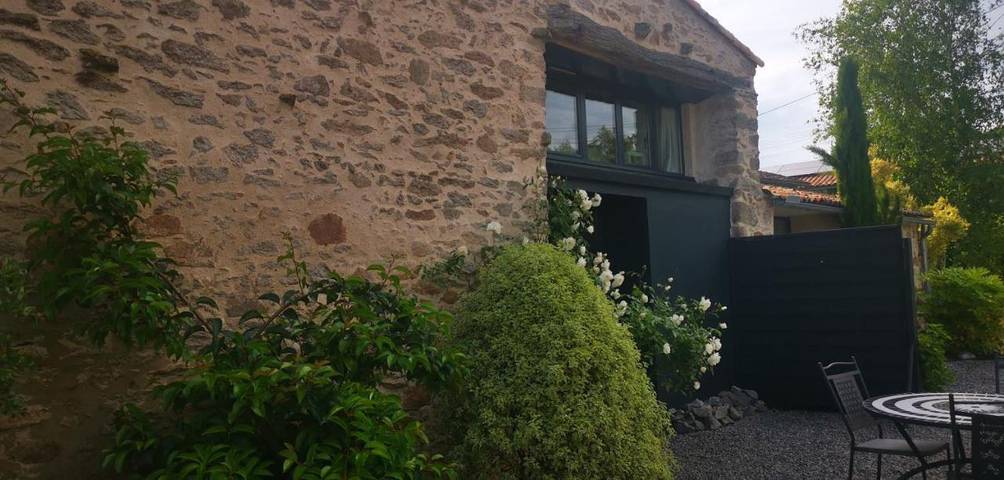 Gîte pour 2 personnes, avec jardin dans Remouillé