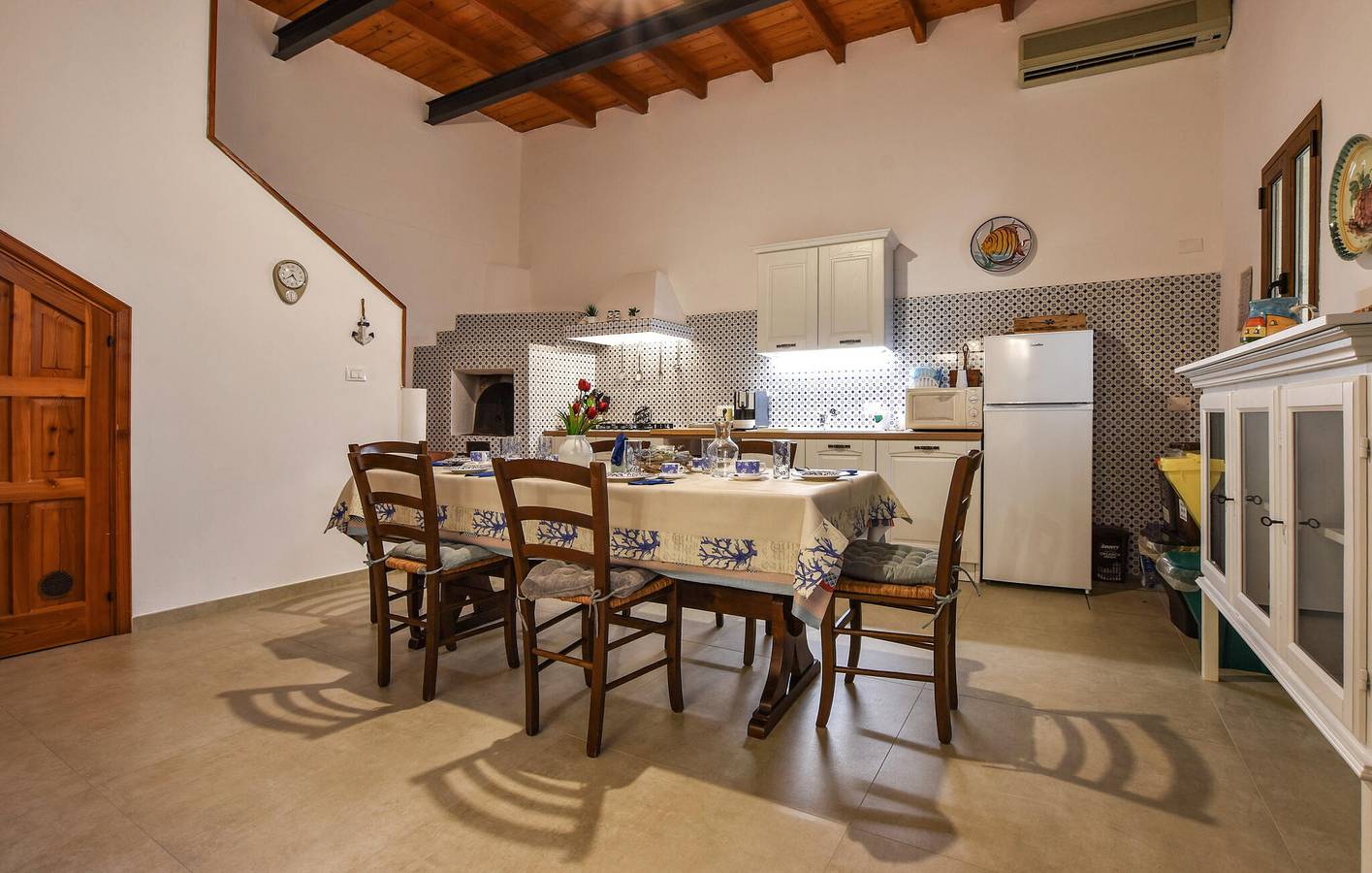 Rückzugsort mit Meerblick, Parkplatz, Terrasse und WiFi in Trappeto, Palermo Provinz