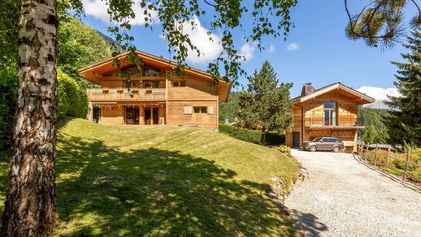 Chalet pour 18 personnes, avec balcon et jacuzzi ainsi que jardin et sauna à Les Houches