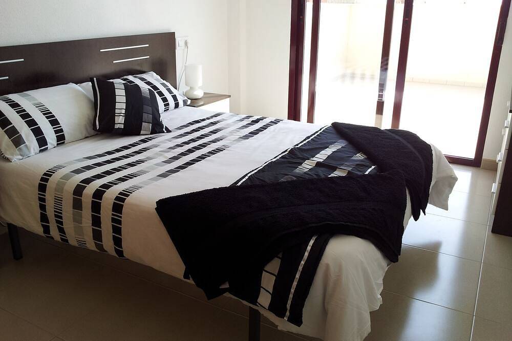 Apartamento entero, Precioso apartamento de 2 dormitorios con excelentes vistas al mar. piscina compartida y terraza de buen tamaño in Cartagena, Costa Cálida