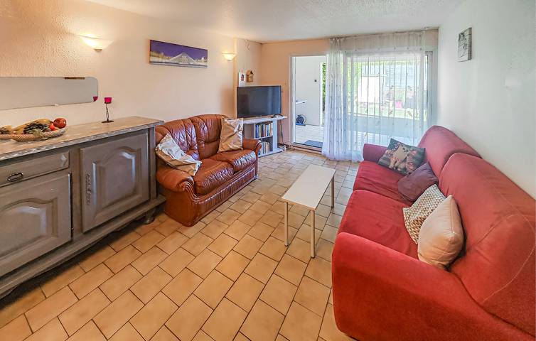 Appartement de vacances entier, Appartement confortable avec Wi-Fi, climatisation et parking près du centre-ville de Loupian in Loupian, Côte méditerranéenne (France)