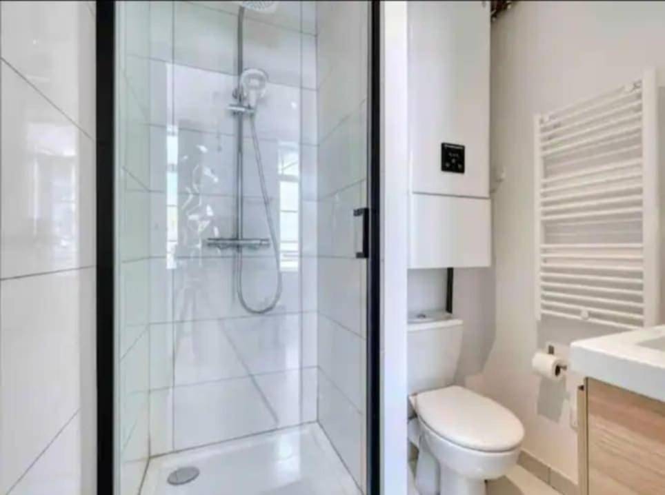 Appartement entier, One-Bedroom Apartment with City View in Douvres-la-Délivrande, Région de Caen