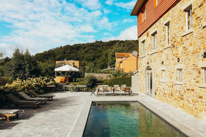 Villa für 15 Personen, mit Garten und Whirlpool sowie Pool und Sauna