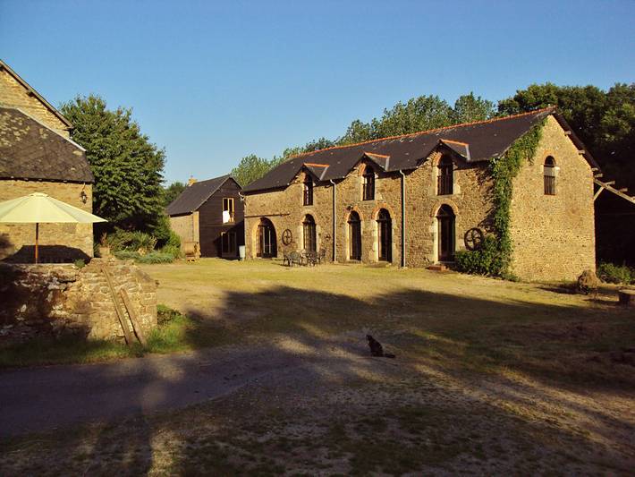 Gîte pour 15 personnes, avec Jardin à Taden