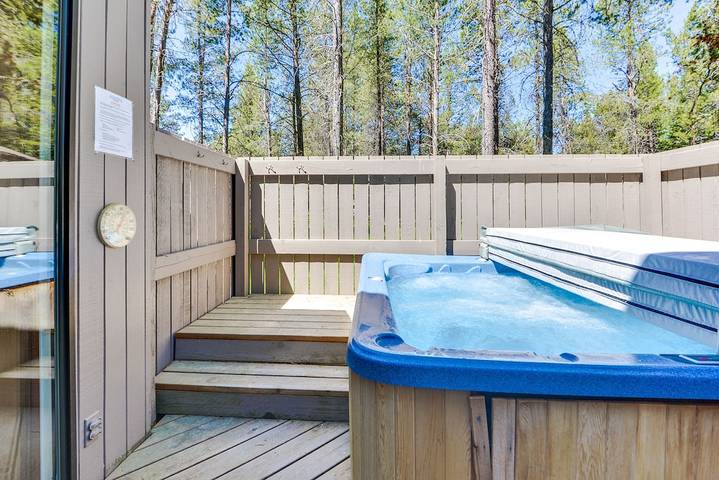 Vacation rental for 5 people, with terrace and hot tub as well as pool in Sunriver