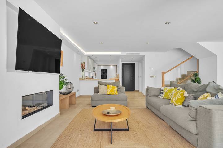 Feriehus for 11 personer, med have og terrasse samt pool, husdyr tilladt - 1