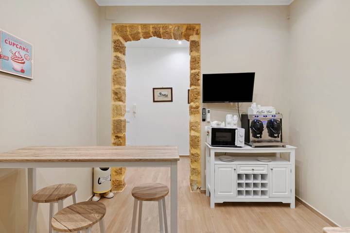 Room 'Stazione' with Balcony, Wi-Fi and Air Conditioning in Palermo, Palermo provins