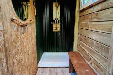 Log Cabin for 2 People in Cornwall, South West England, Photo 4