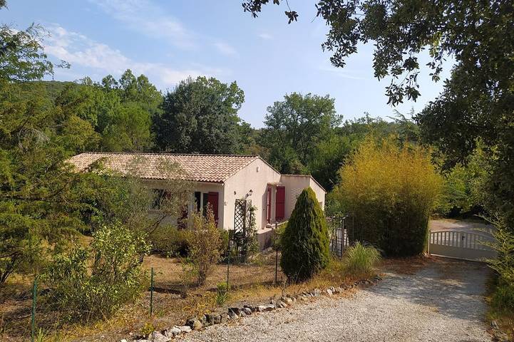 Location de vacances pour 6 personnes, avec Jacuzzi ainsi que Terrasse et Jardin à Fressac