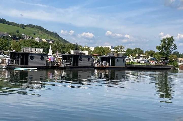 Hausboot für 2 Personen, mit Terrasse in Rheinland-Pfalz
