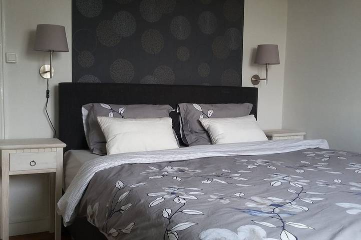 Location de vacances pour 4 personnes, avec jardin et piscine à Azerat - 2