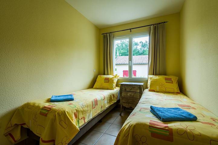 Location de vacances pour 6 personnes, avec terrasse ainsi que piscine et jardin à Les Forges - 4