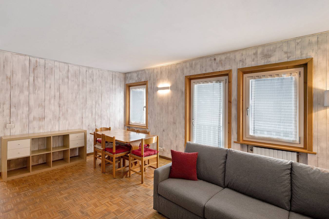Entire apartment, Holiday Apartment 'Forést' with Mountain View, Shared Garden & Wi-Fi in Teola, Livigno