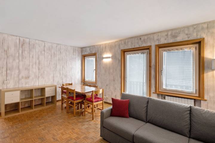 Entire apartment, Holiday Apartment 'Forést' with Mountain View, Shared Garden & Wi-Fi in Teola, Livigno