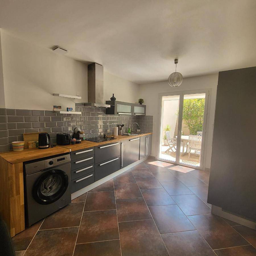Three-Bedroom Holiday Home in Marignane, Côte méditerranéenne (France)