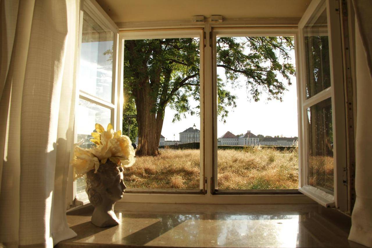Two-Bedroom Apartment with View in Nymphenburg, München