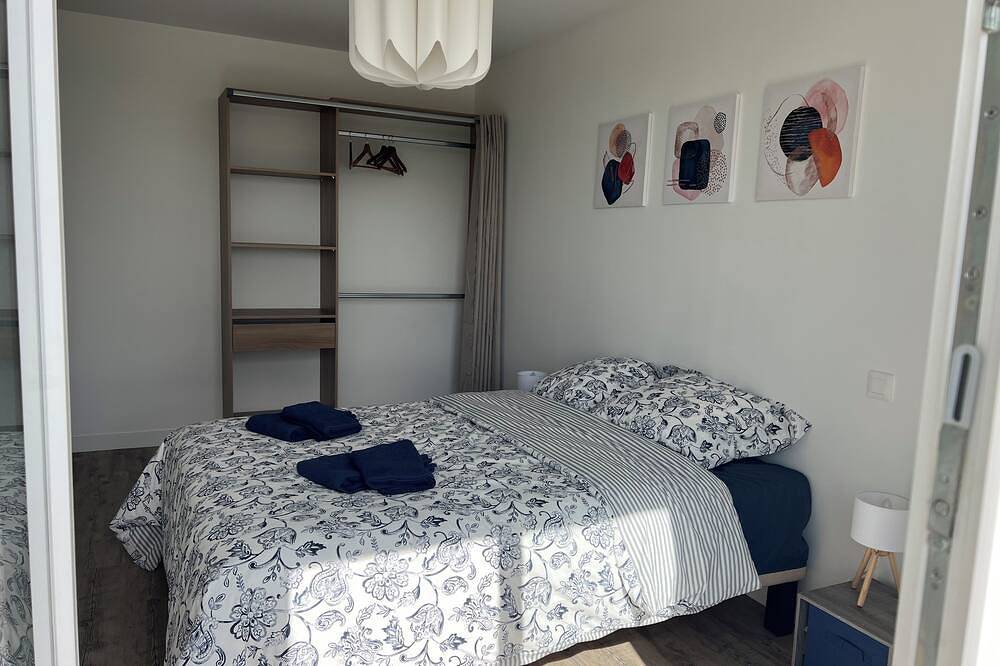 Appartement entier, Appartement calme et ensoleillé refait à neuf, à 7 km du Mont Saint-Michel. in Pontorson, Région d'Avranches