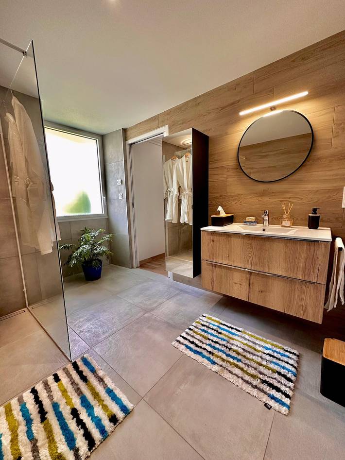 Chambre d’hôtes 'Suite Hortensia Hammam Et Piscine' con terraza y Wi-Fi in Breuil-Barret, Terval
