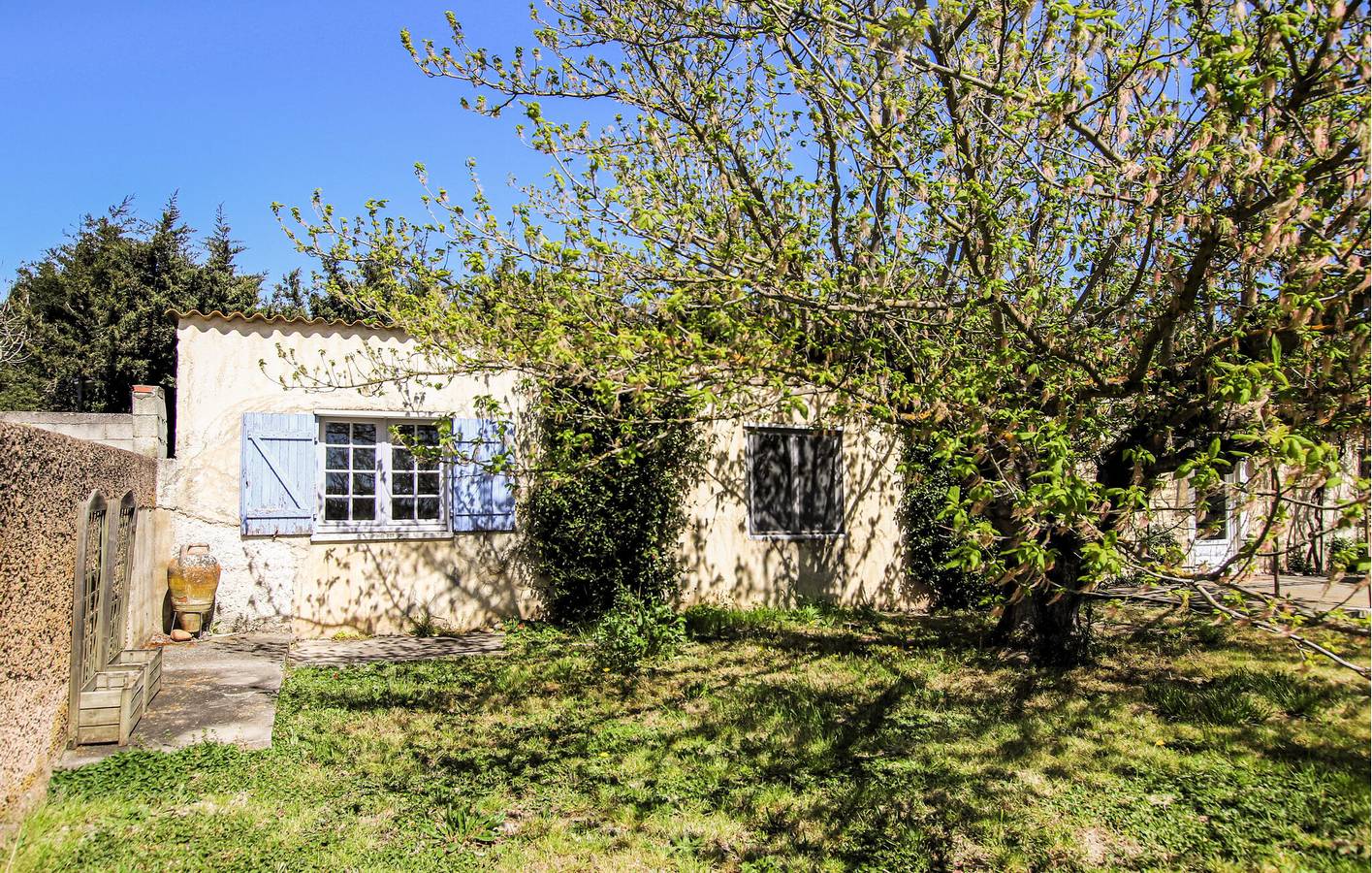 Appartement confortable avec jardin près du centre-ville de Courthézon - Parking et Wi-Fi gratuits in Courthézon, Vaucluse
