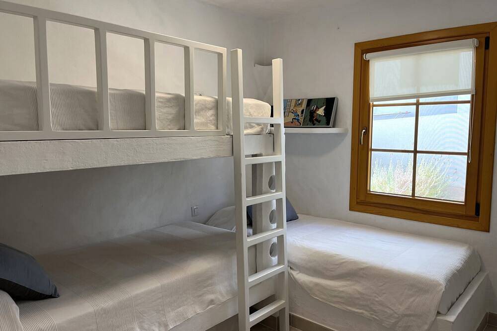 Entire apartment, Stunning sea views near the beach in Son Parc, Es Mercadal