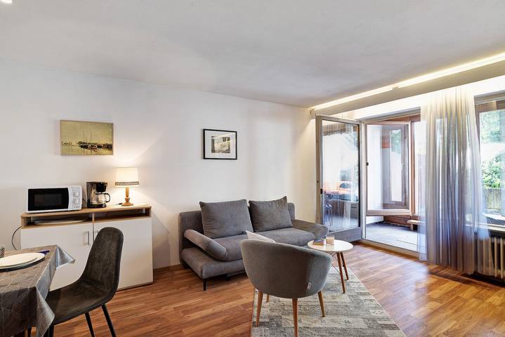 Gehele studio, Studio appartement "Appartement Arend" met privé terras in Dobel, Noordelijk Zwarte Woud