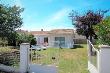 Location de vacances pour 6 personnes, avec piscine et jardin à Saint-Vivien-de-Médoc