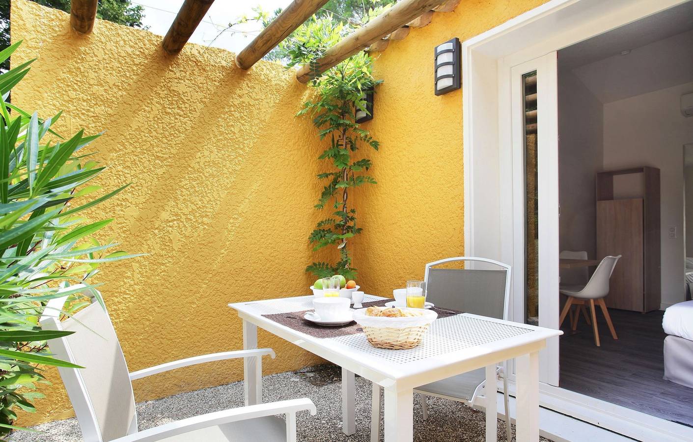 Ganze Wohnung, Ferienwohnung für 5 Personen mit Pool in Arles, Arles und Umgebung