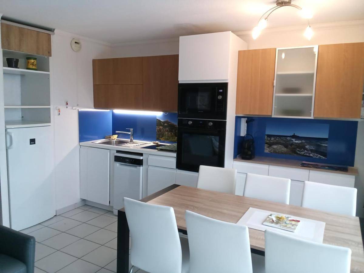 Geheel appartement, Two-Bedroom Apartment in Le Dramont, Saint-Raphaël