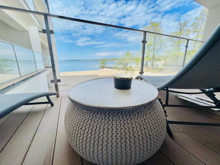 Apartament wakacyjny dla 4 osób, z taras i widok na jezioro oraz widok w Boszkowo