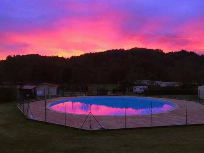Camping pour 8 personnes, avec piscine ainsi que terrasse et bassin pour enfant dans Haute-Garonne - 2
