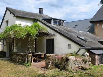 Location de vacances pour 6 personnes, avec jardin et terrasse, animaux acceptés à Cussy-en-Morvan