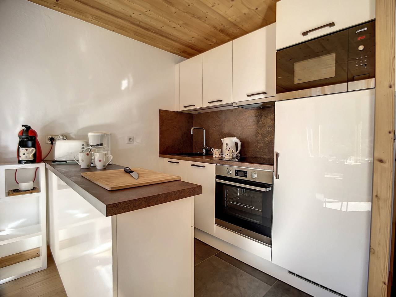 Entire apartment, Renovated apartment, large balcony, near slopes and center in Méribel, Les Allues