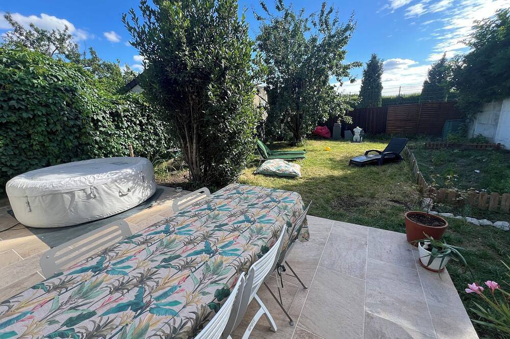Entire apartment, Independent studio with garden and jacuzzi in Aulnay-sous-Bois, Seine-Saint-Denis