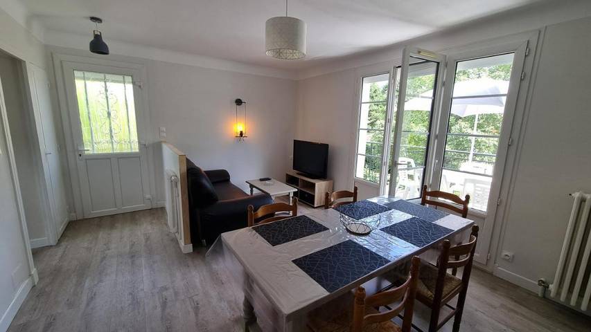 Location de vacances pour 5 personnes, avec Balcon et Terrasse ainsi que Jardin et Vue à Chailles