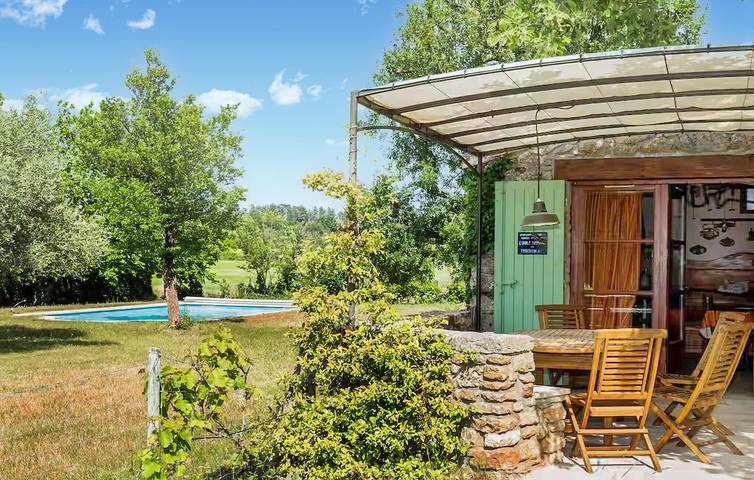 Location de vacances pour 10 personnes, avec jardin ainsi que piscine et terrasse à Fontarèches - 3