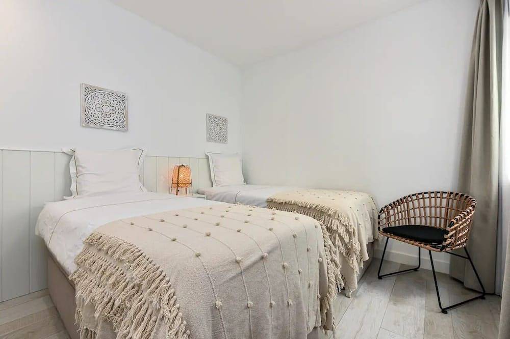 Geheel appartement, Luxe 2-slaapkamer appartement met Zeezicht in Casares in Alcazaba Lagoon, Casares