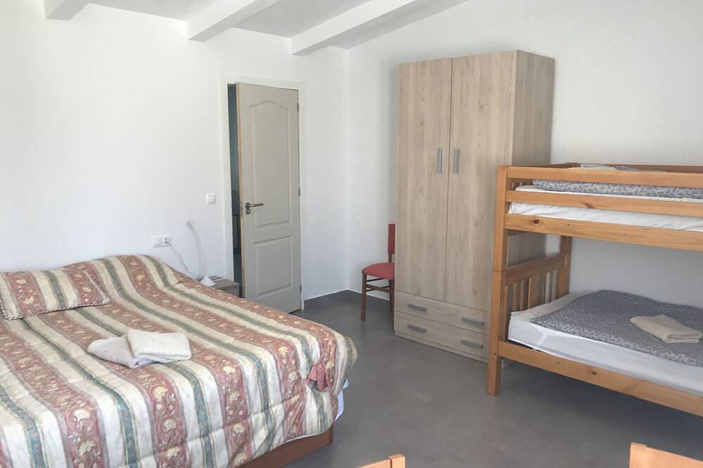Superbe villa individuelle avec 4 chambres et 3 salles de bains et piscine privée avec air conditionné et Wifi in Los Balcones, Torrevieja