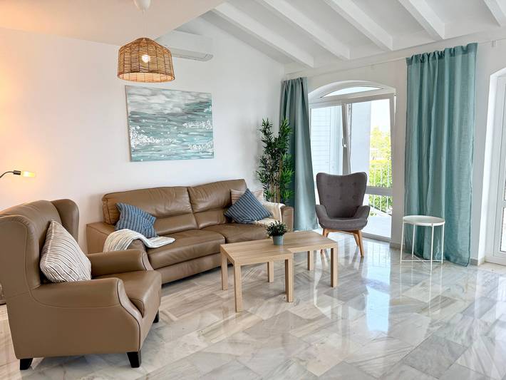 Villa 'Clementina' with Sea View, Wi-Fi and Air Conditioning in Playa de Burriana, Nerja