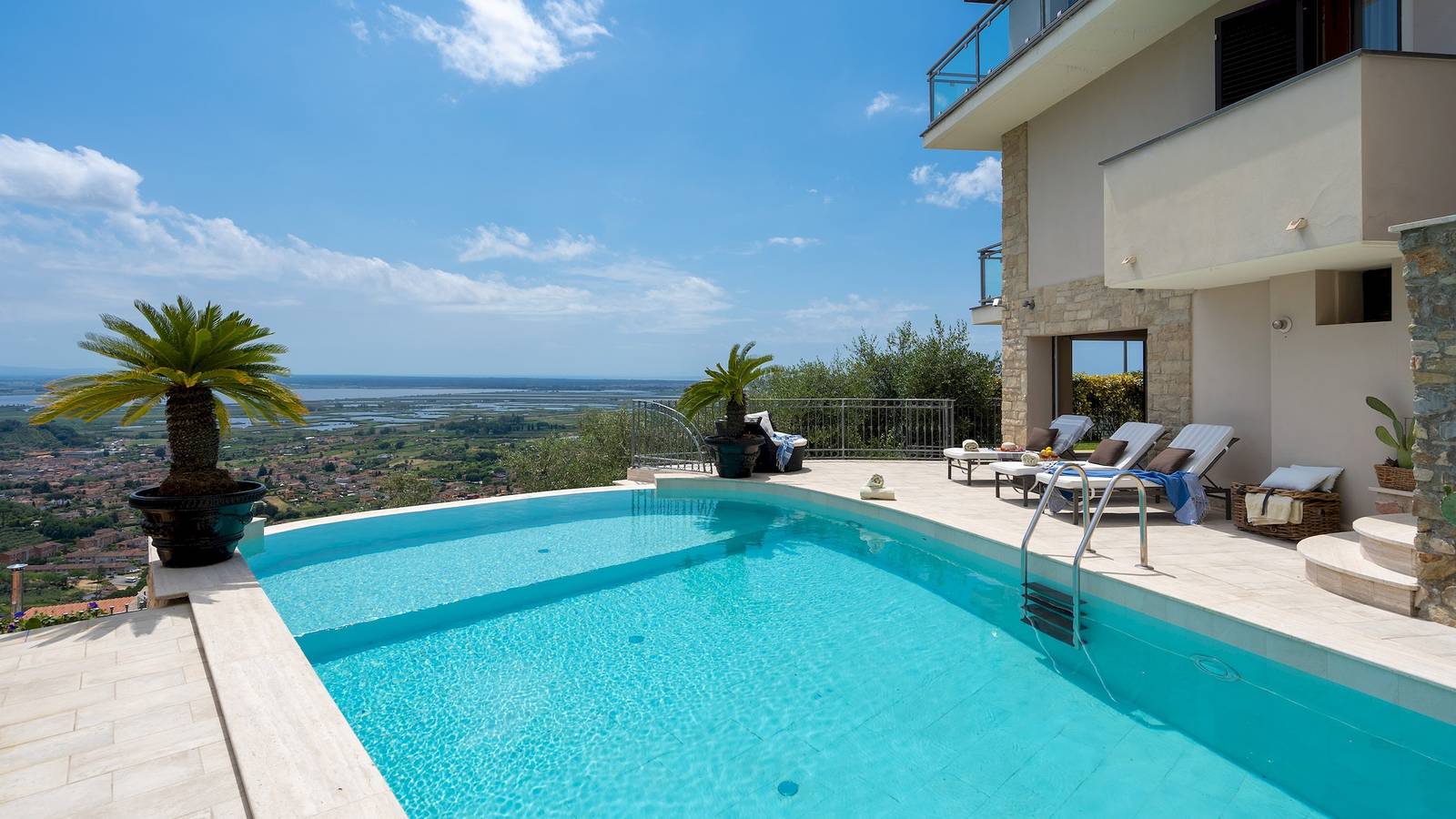 Ganze Wohnung, Villa Dolphin 10, Emma Villas in Massarosa, Italienische Riviera