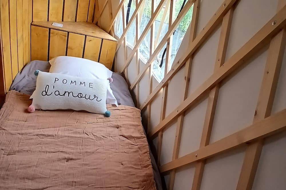 Yurt-Terracotta -Confortable-Baño privado con bañera-Sin vista in Clermont-Créans, Sarthe