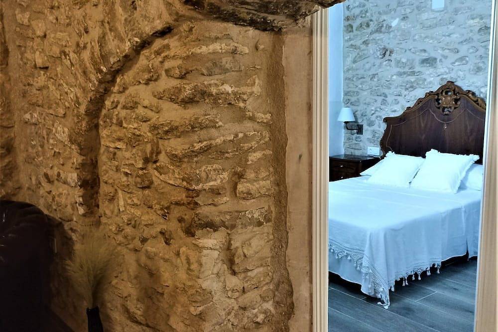 Ganze Wohnung, Rural tourist apartment with spa area. Main Square. Pb. Sant Jordi in Sant Jordi, Castellón Provinz