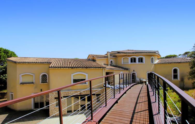 Location de vacances pour 24 personnes, avec piscine ainsi que jardin et terrasse à Suze-la-Rousse - 2