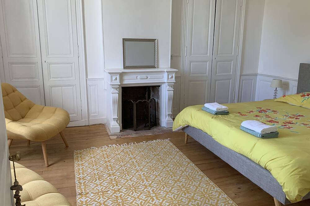Un charmant domaine de la Béchetière, situé à 2h de Paris ! in Parcé-sur-Sarthe, Sarthe