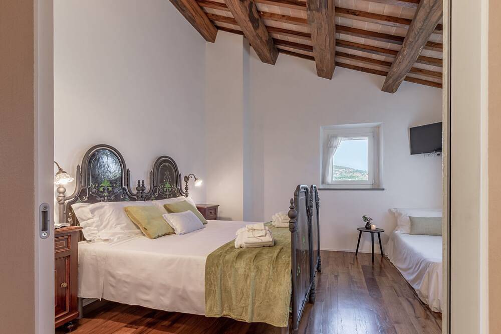 Casale Mignola dream relaxation between olive trees and hills in Cingoli, Provincie Macerata