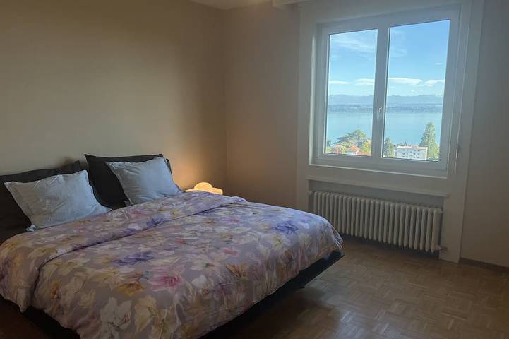 Ganze Wohnung, Large penthouse apartment with lake view in Neuchâtel, Lake Neuchâtel