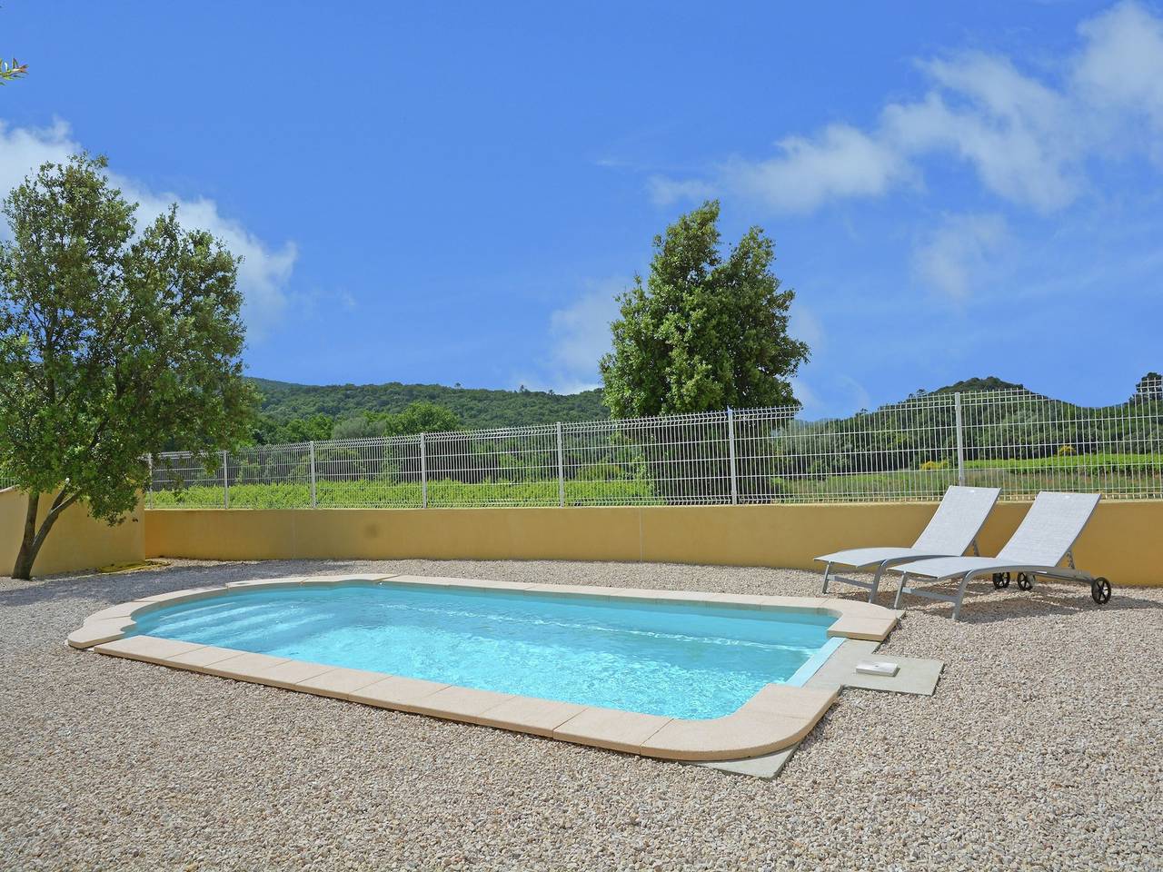 Villa für 6 Personen mit Pool in Saint-Laurent-de-Carnols, Nimes und Umgebung