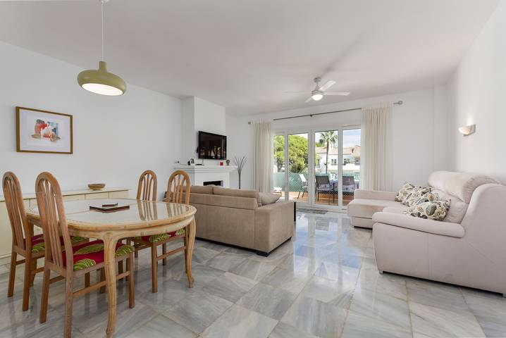 Ferienwohnung für 4 Personen, mit Kinderpool und Balkon in Estepona - 4